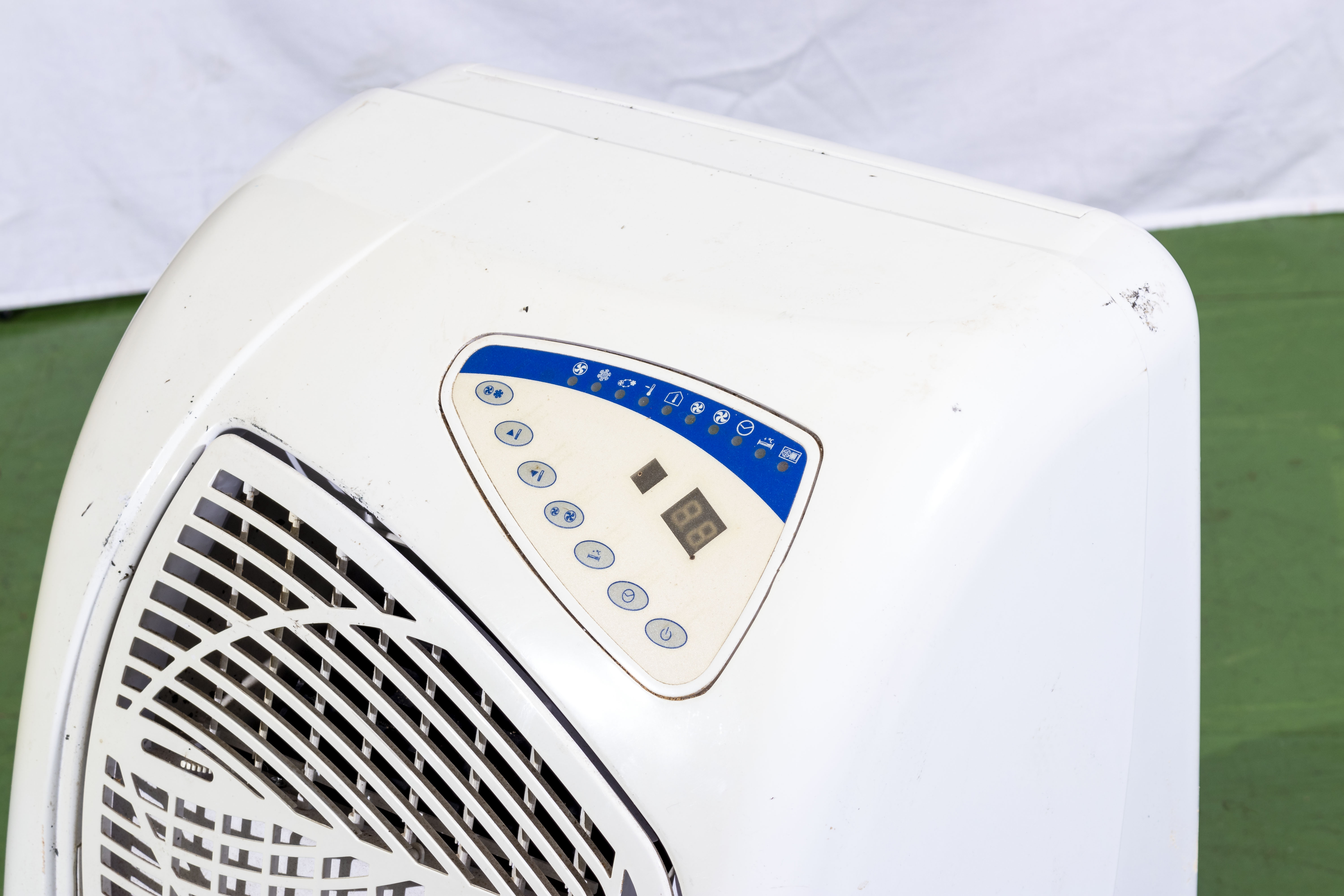 A Proline white air conditioning unit with vent - Bild 2 aus 3