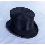 A top hat 21cm front to back x 16.5cm