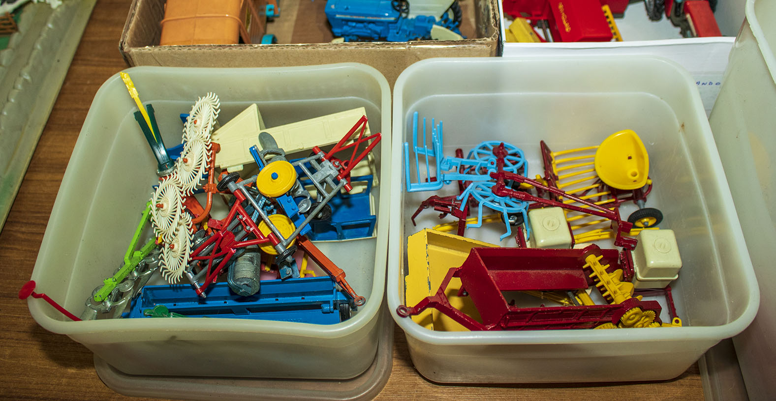 Britains model Zoo, Riding School and Farmyard including bases, buildings, animals and farm - Image 8 of 8