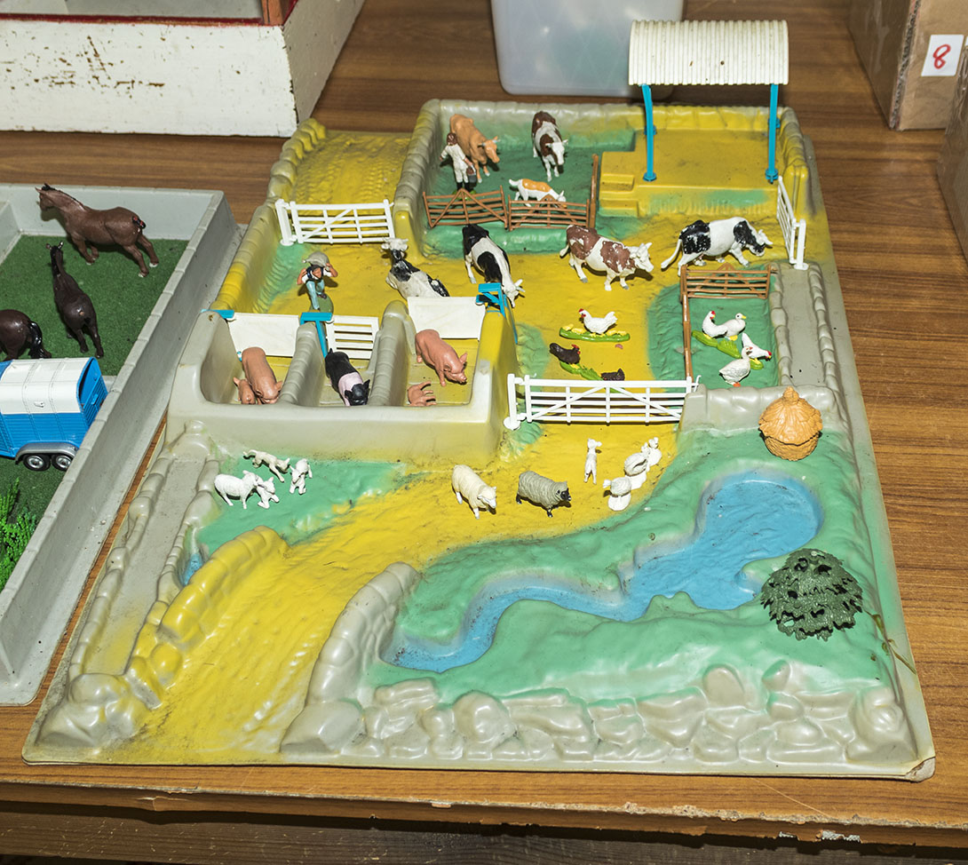 Britains model Zoo, Riding School and Farmyard including bases, buildings, animals and farm - Image 3 of 8