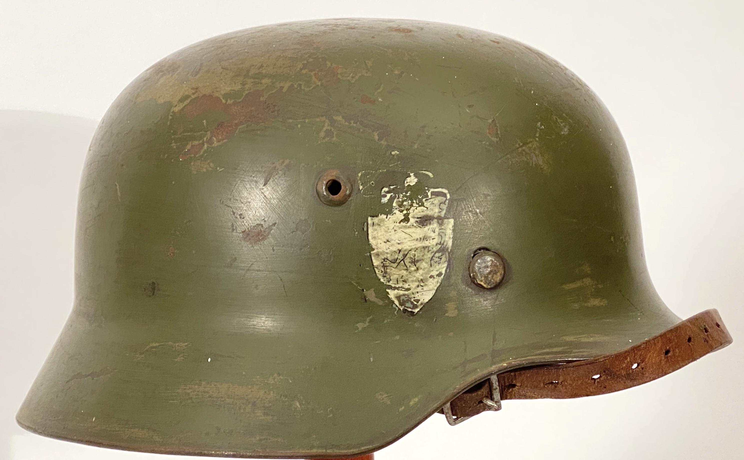 Norwegian Army (WW2 German) Steel Helmet. A good example of the WW2 German turned edge helmet - Image 2 of 4