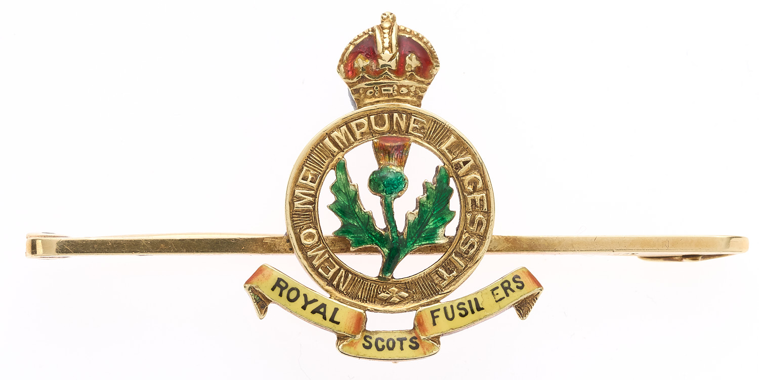 Royal Scots Fusiliers 15ct regimental bar brooch. Good slender pinback bar, impressed 15CT,