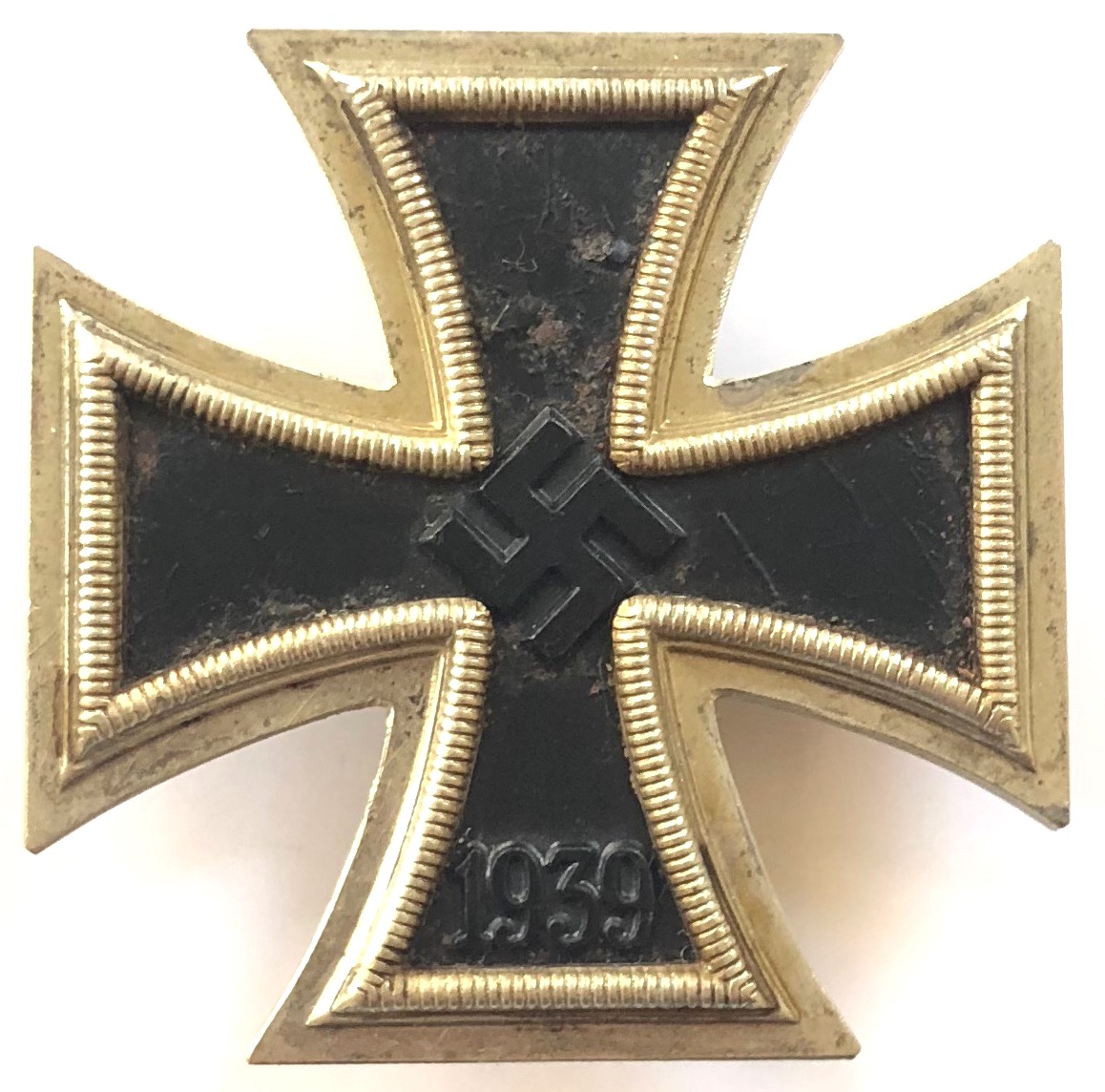 German Third Reich 1939 Iron Cross 1st Class in case of issue. A good example, silvered frame - Image 2 of 3