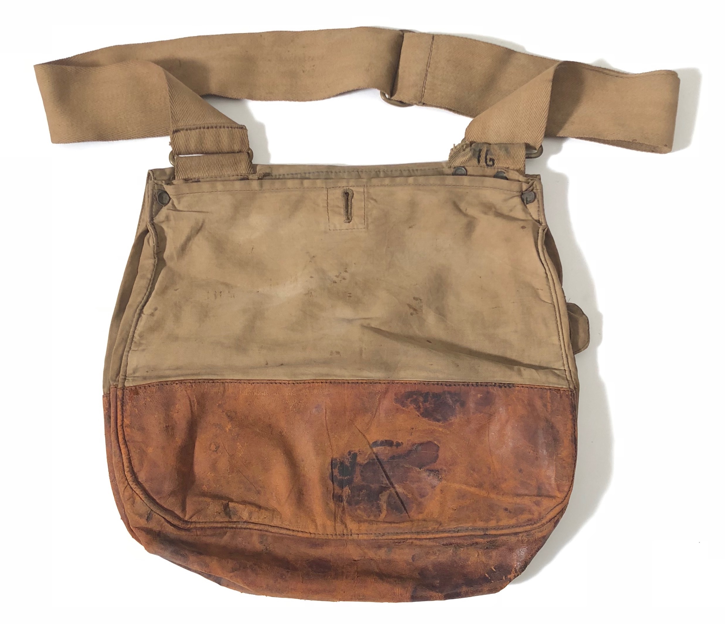 WW1 Machine Gun Corps Officer Attributed Side Bag. A good example of the regulation side bag, canvas - Image 2 of 3