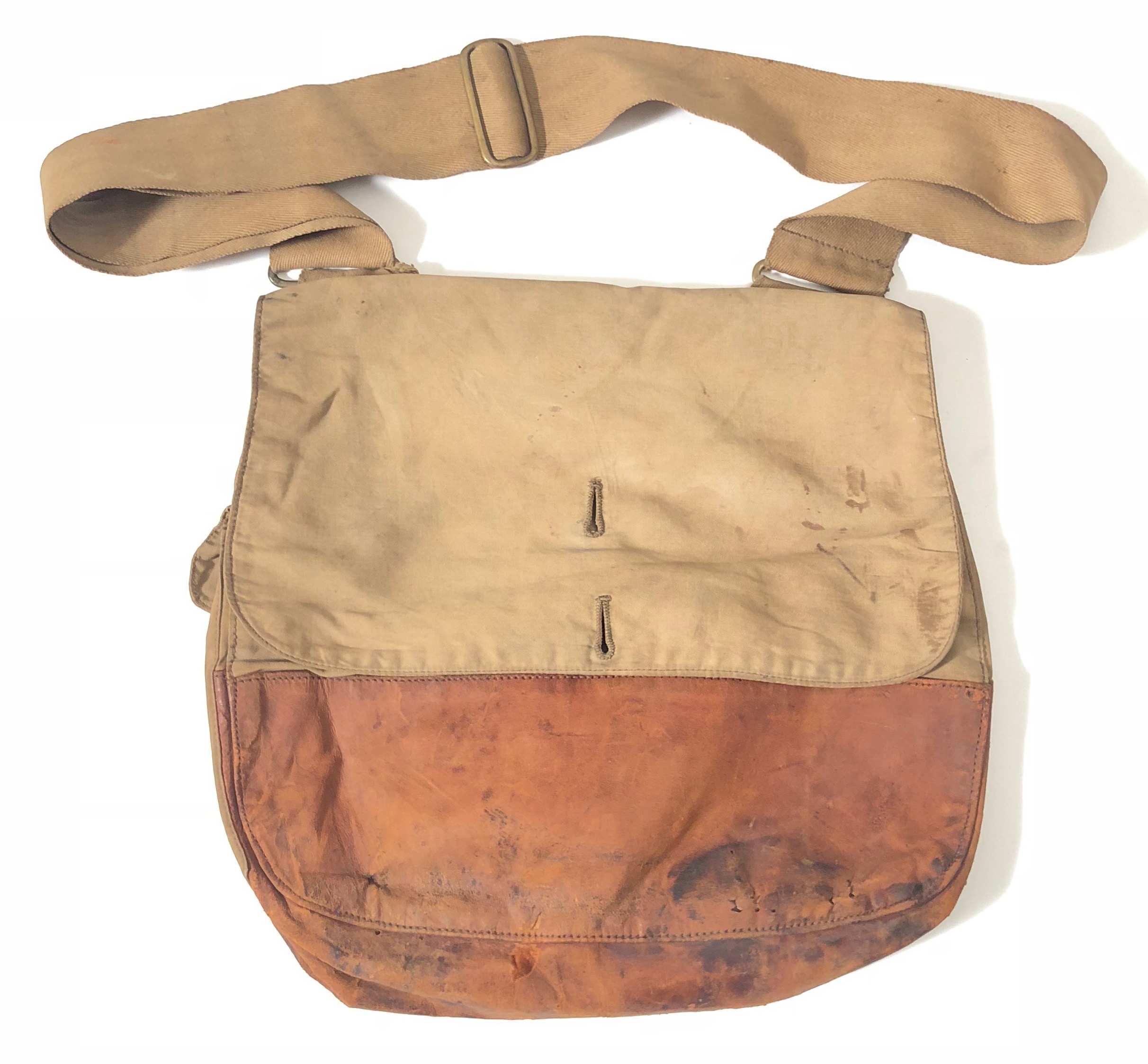 WW1 Machine Gun Corps Officer Attributed Side Bag. A good example of the regulation side bag, canvas