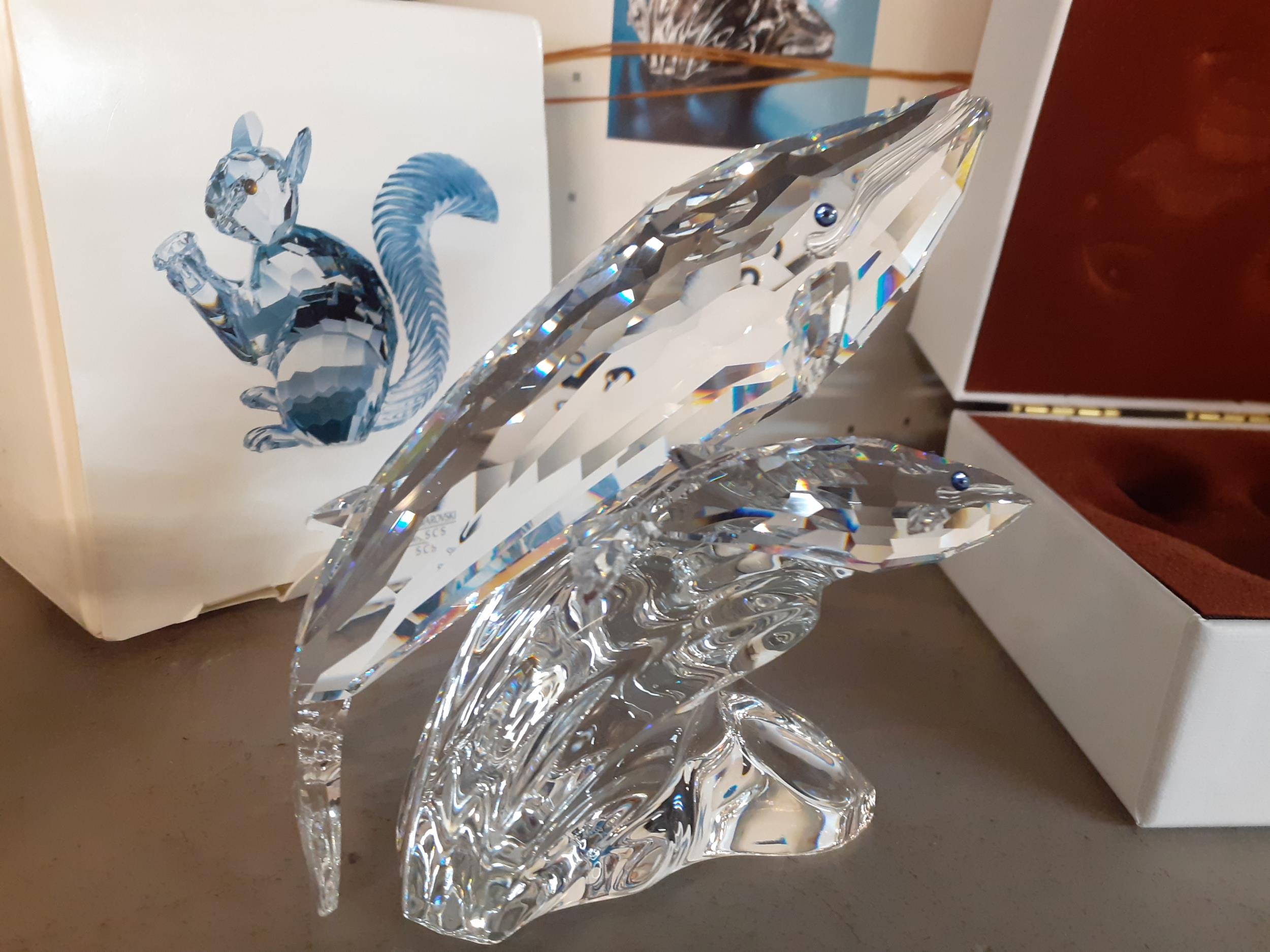 Swarovski SCS collectables - a crystal model of a whale and her cub on an integral mount together - Image 3 of 3