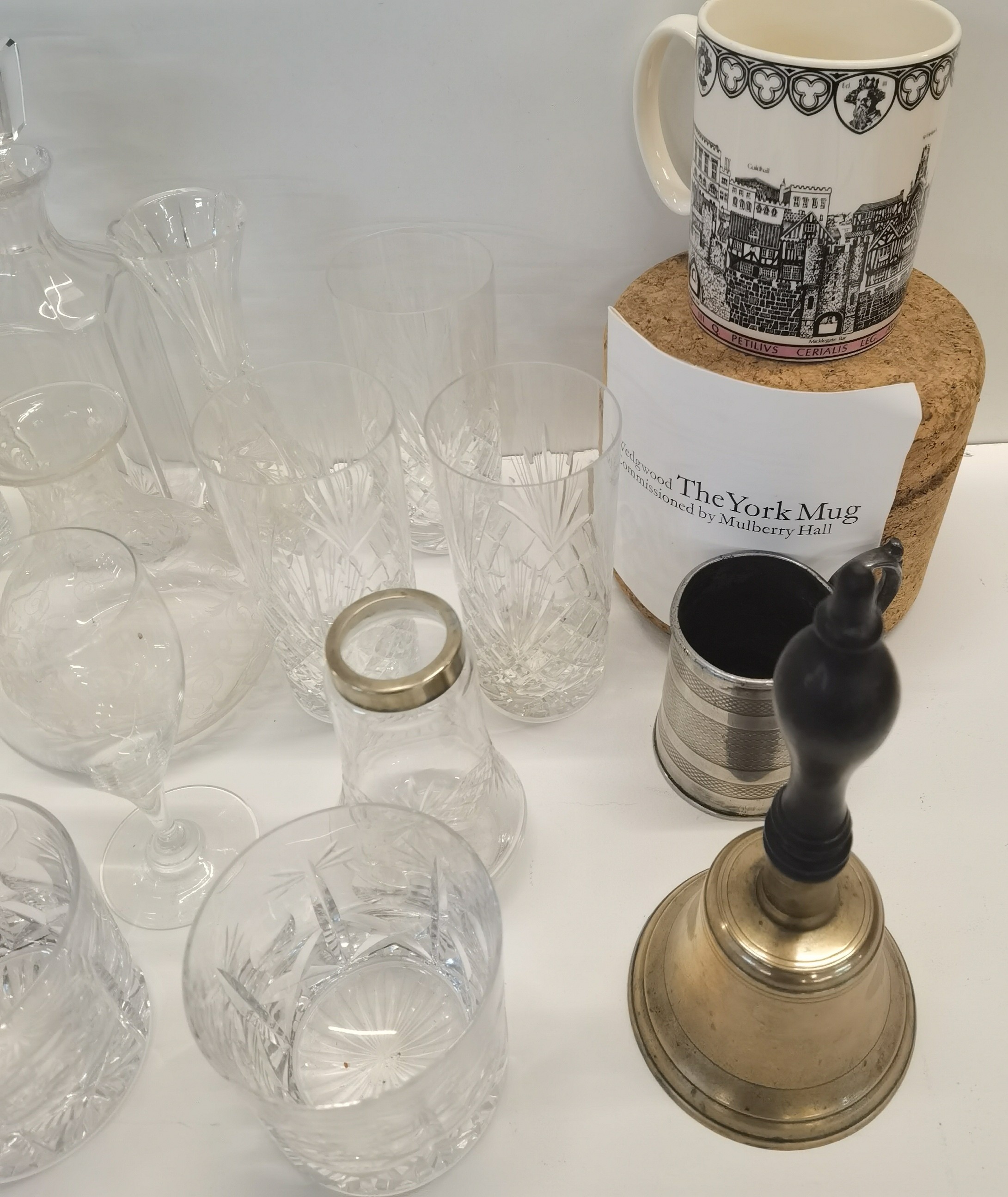 A mixed lot of glassware to include decanters, jugs, flutes and others A/F, together with a Wedgwood - Image 3 of 6