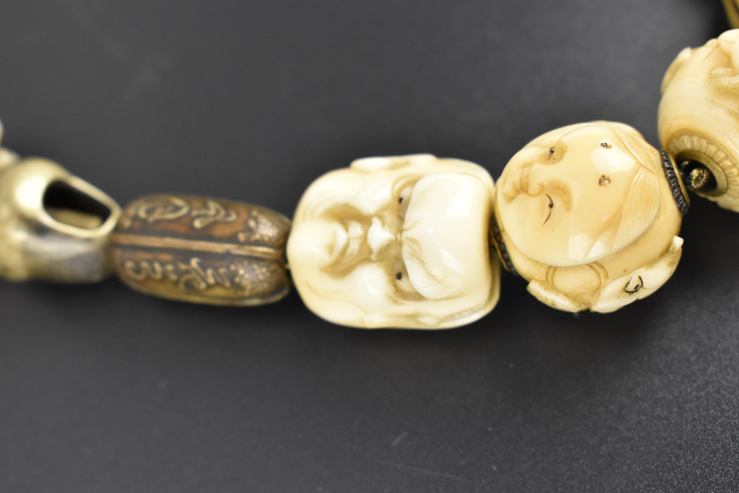 A 19th century Japanese ojime bead necklace, with carved ivory, bone, and metal ojimes, modelled - Bild 4 aus 7