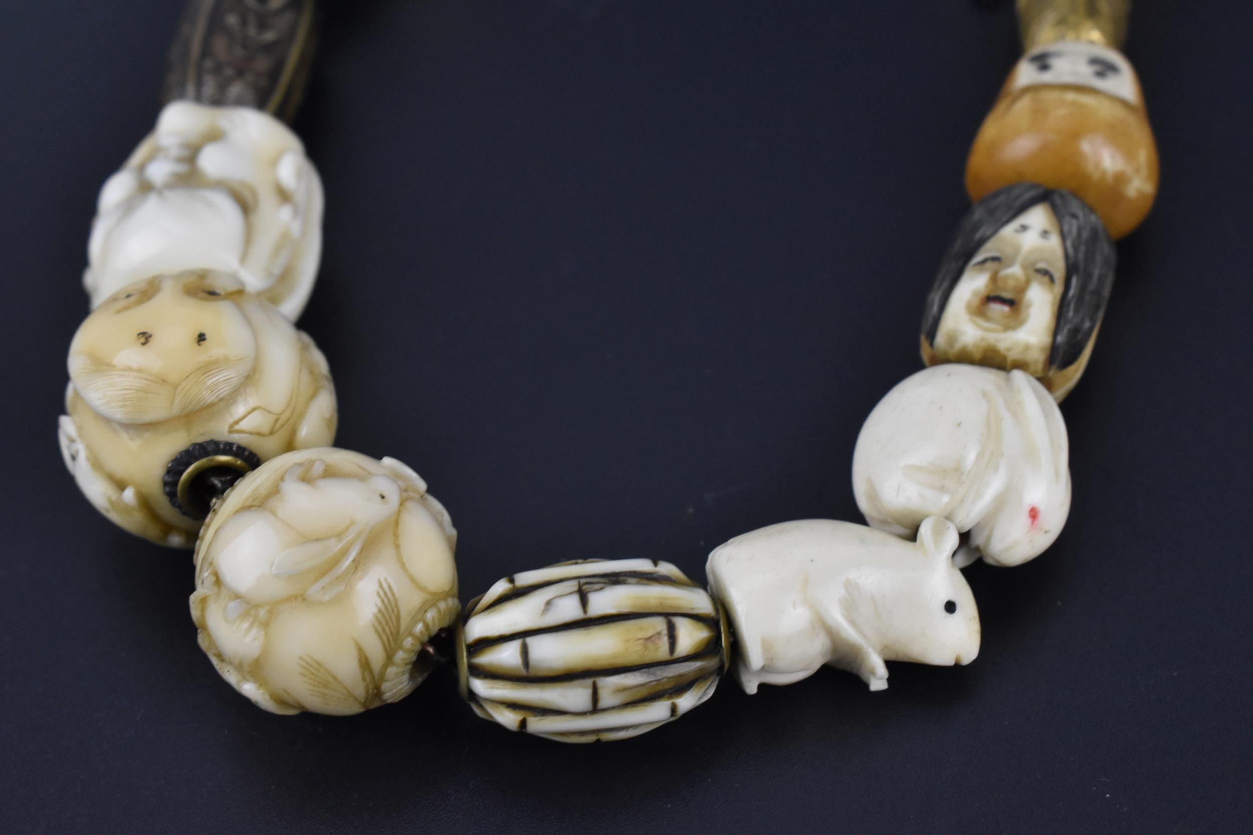 A 19th century Japanese ojime bead necklace, with carved ivory, bone, and metal ojimes, modelled - Bild 3 aus 7