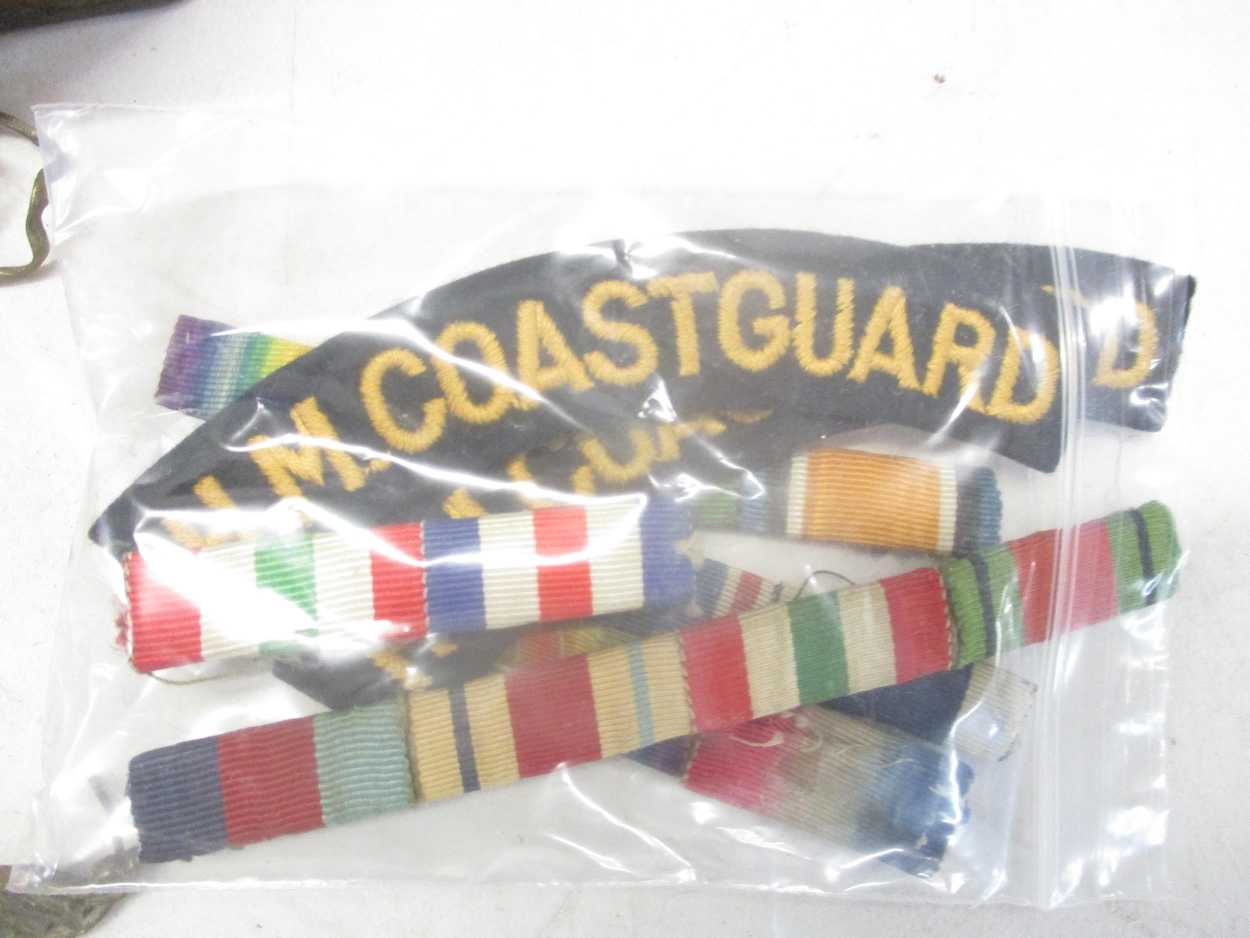 A quantity of military, fire service and coastguard buttons, cloth badges and ribbon bars and - Bild 4 aus 5