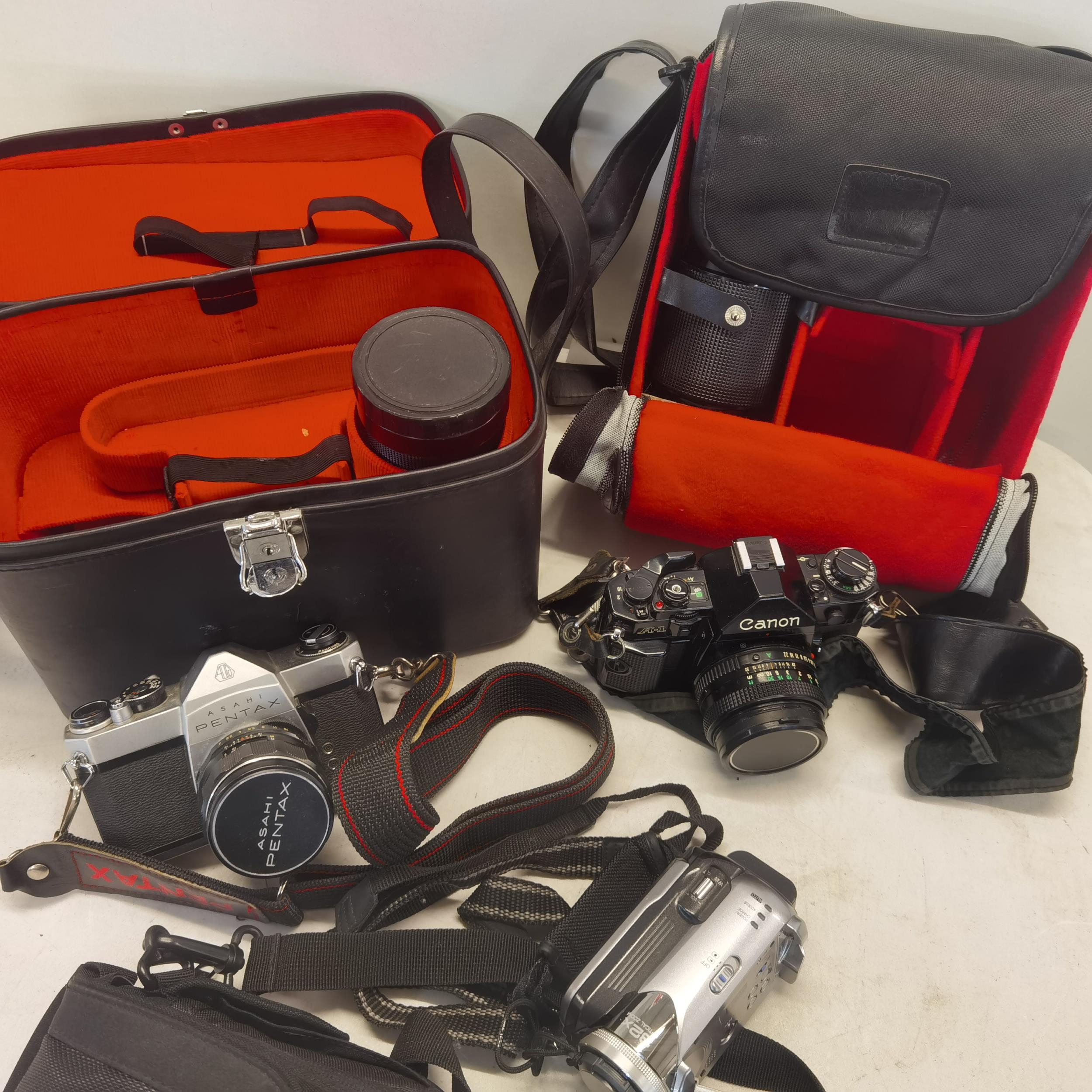 Two Carreas to include a Canon and a JVC video camera - Bild 2 aus 2