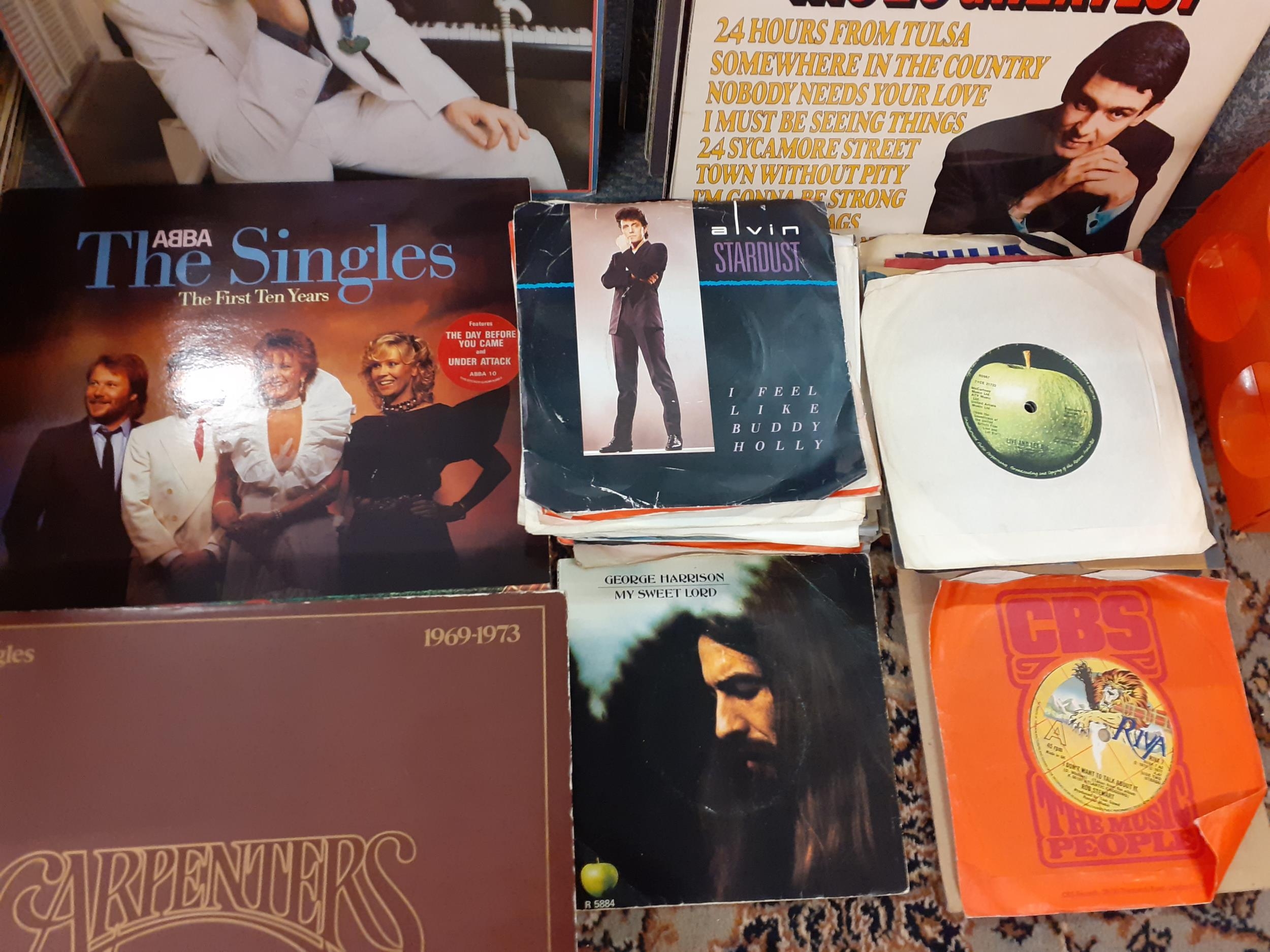 A large quantity of records to include mainly 1970's artists, country and western, Patsy Cline, - Image 2 of 2