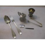 A selection of Victorian and later silver items to include an Edwardian mustard pot and spoon,