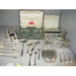 A mixed lot of silver and silver plated items to include a cased set of Cooper Brothers & Sons