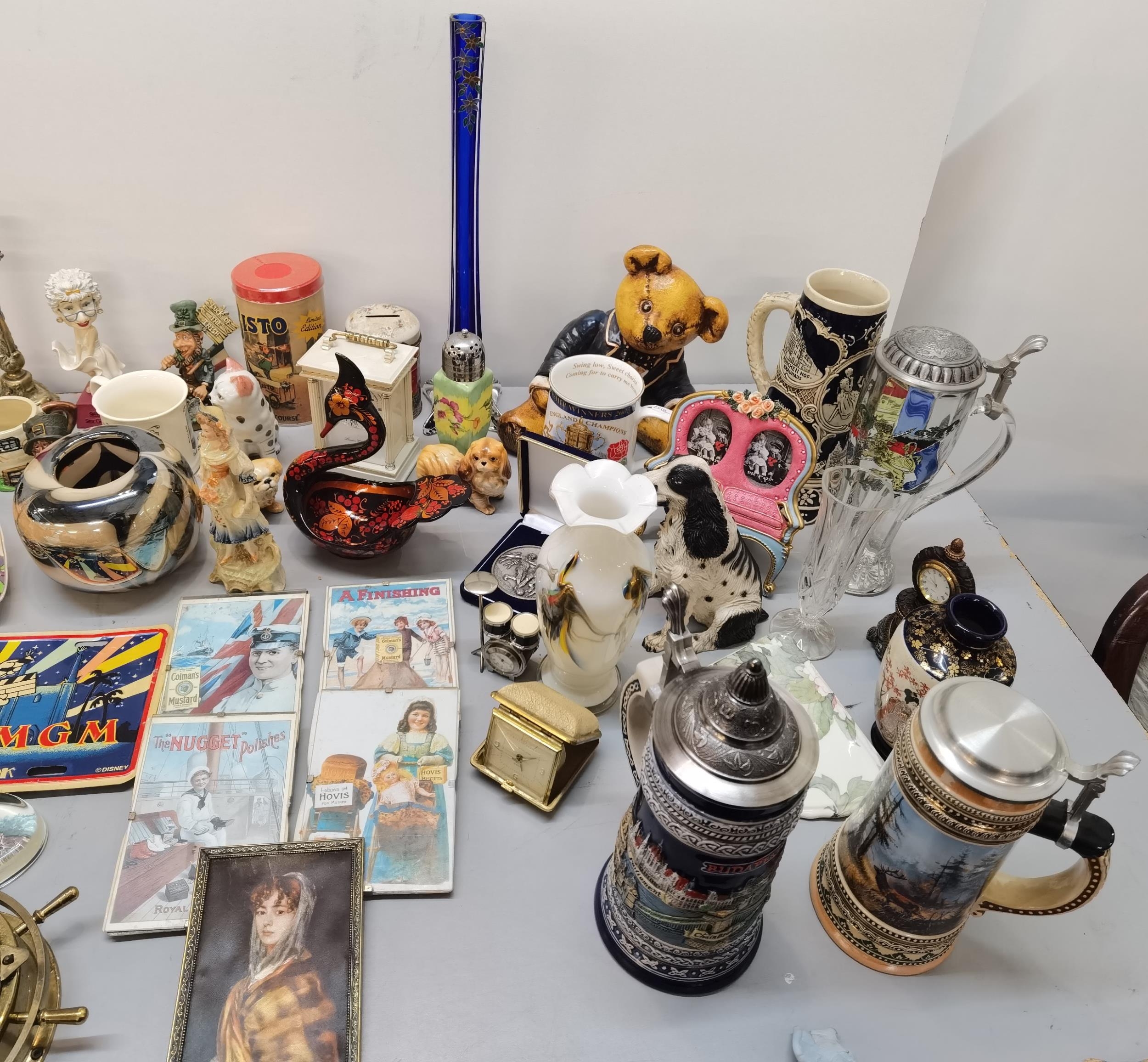 A mixed lot of collectables to include ceramics and glassware, Steins wall art, cups and dishes - Image 4 of 4