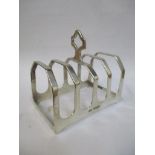 An early 20th century silver toast rack 55.6g