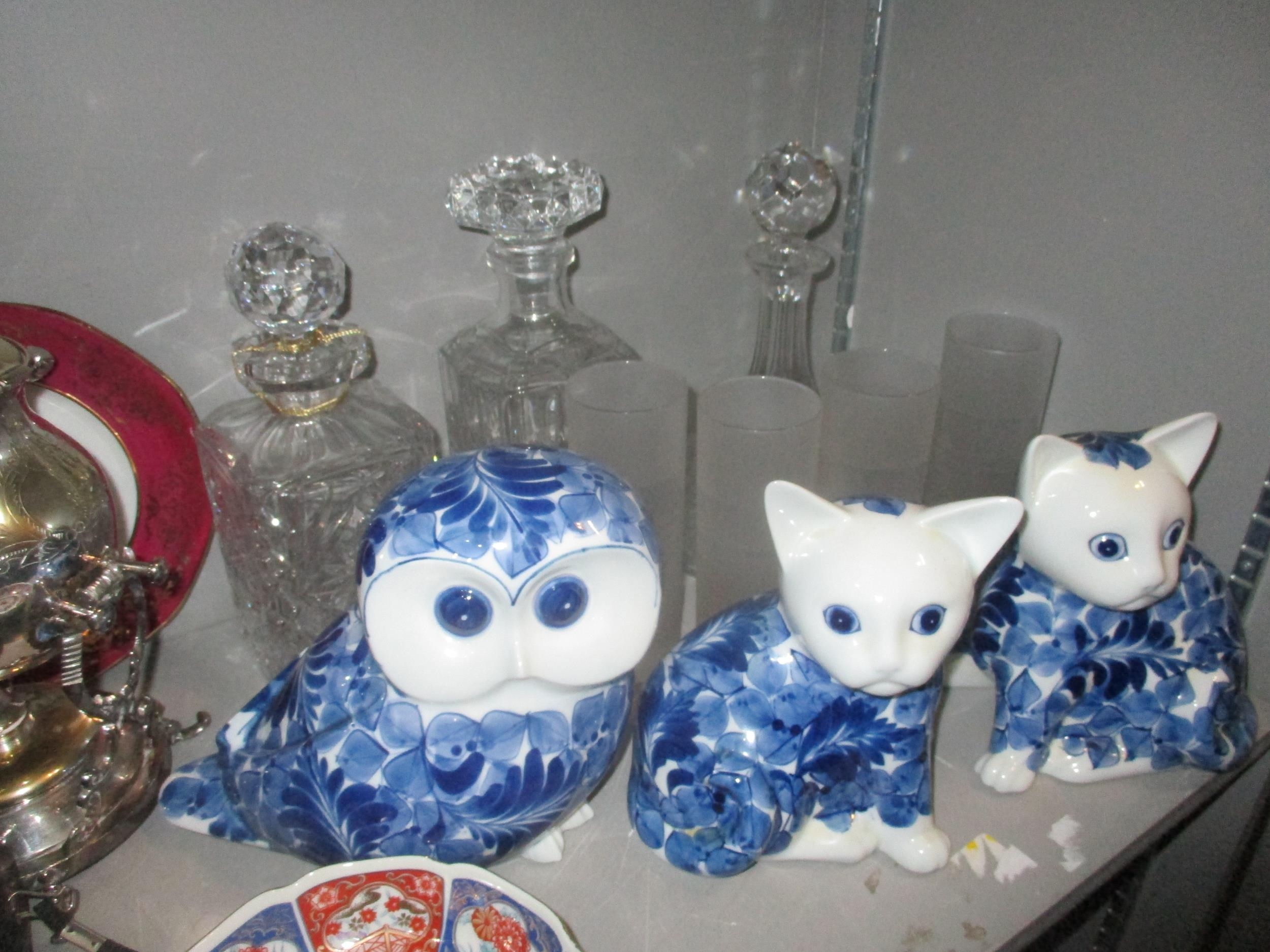 A mixed lot of china and glassware to include two Japanese Imari wall chargers, cut glass ship's - Image 3 of 3
