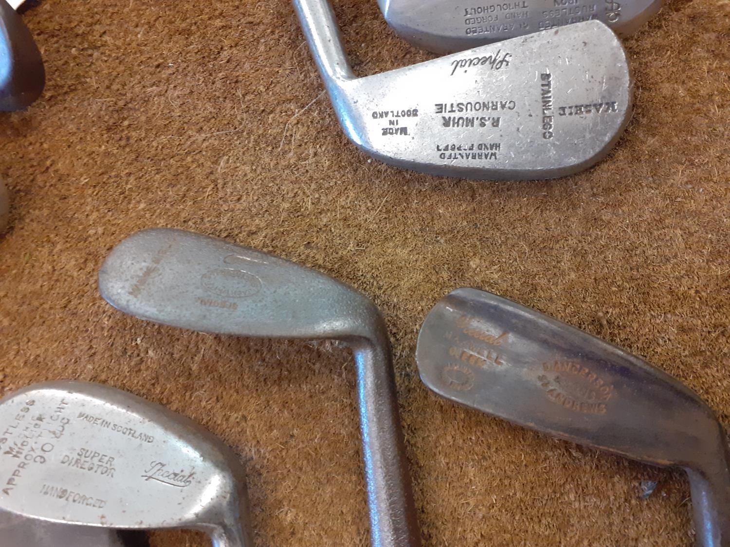 A quantity of vintage wooden and iron golf clubs to include an early 20th century Jack White, a - Image 6 of 9