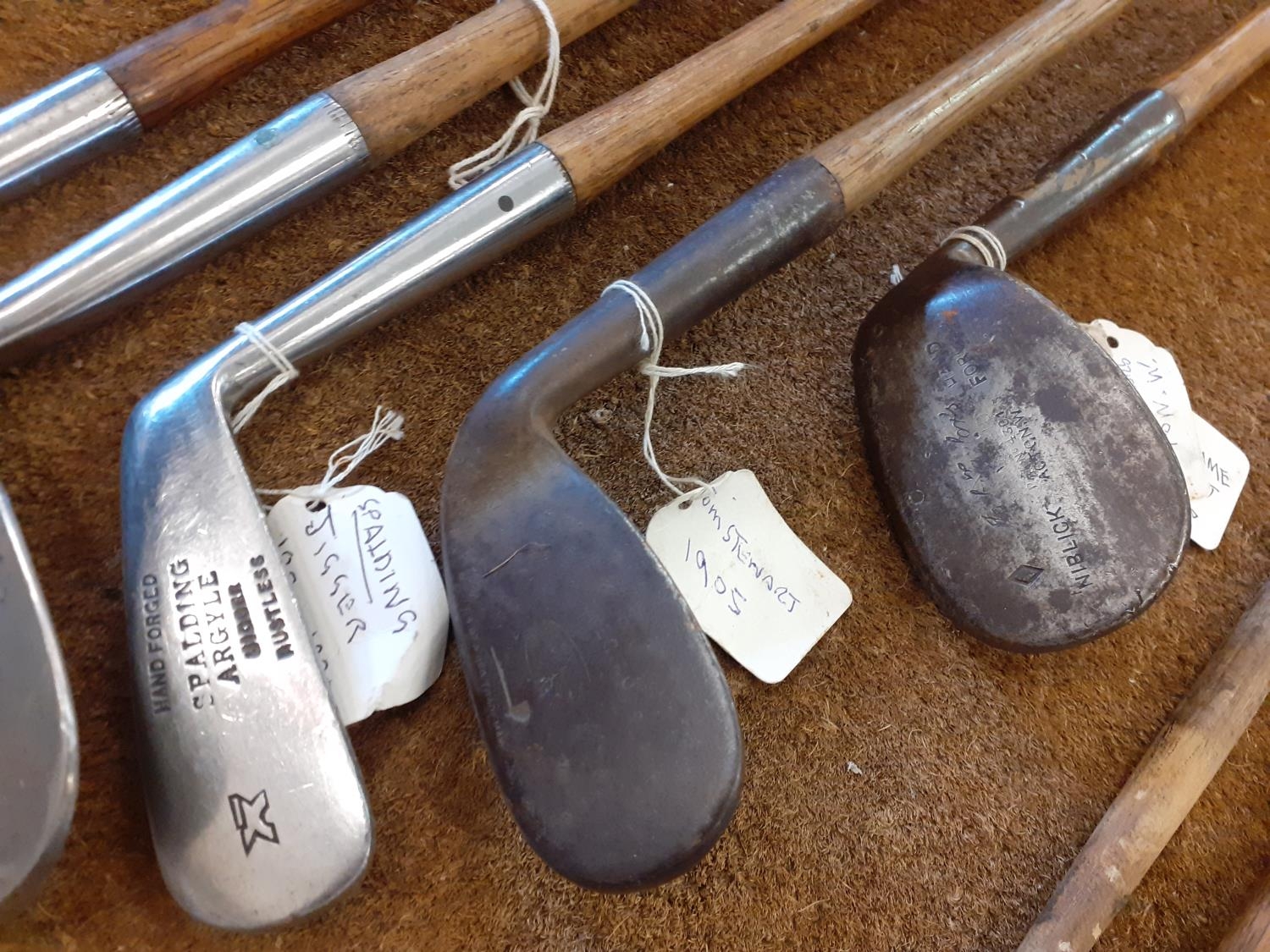 A quantity of vintage wooden and iron golf clubs to include an early 20th century Jack White, a - Image 8 of 9