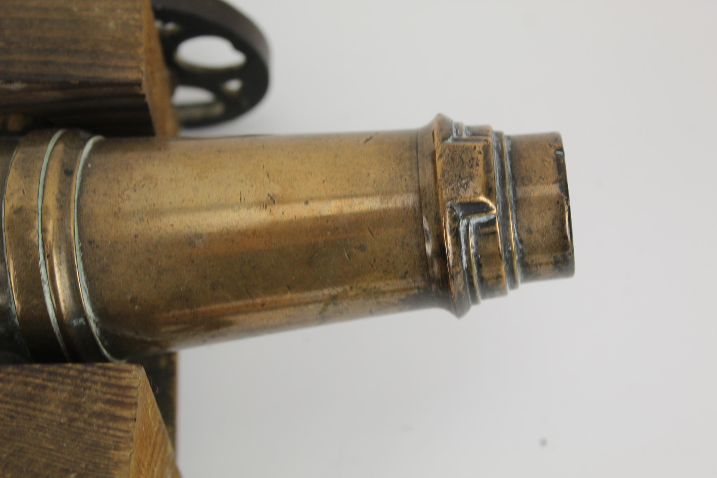 A 19th century signal cannon, with a bronze barrel and metal handle, with later wooden sides and - Bild 3 aus 5