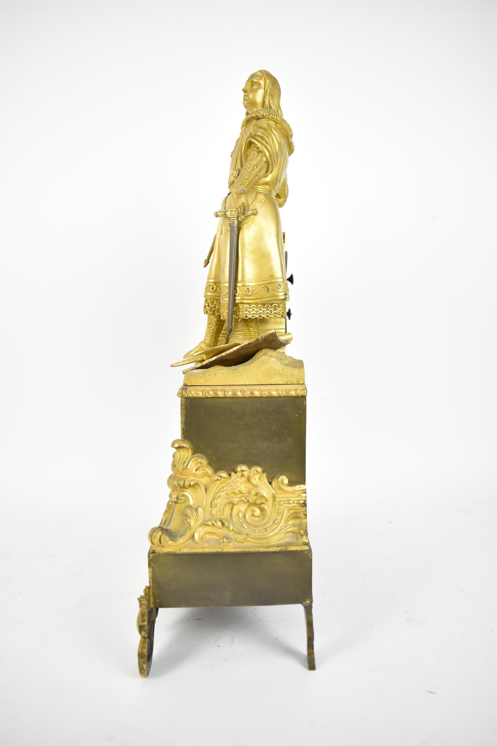 A 19th century French brass cased 8 day mantle clock, the case decorated with a figure, possibly - Bild 4 aus 9