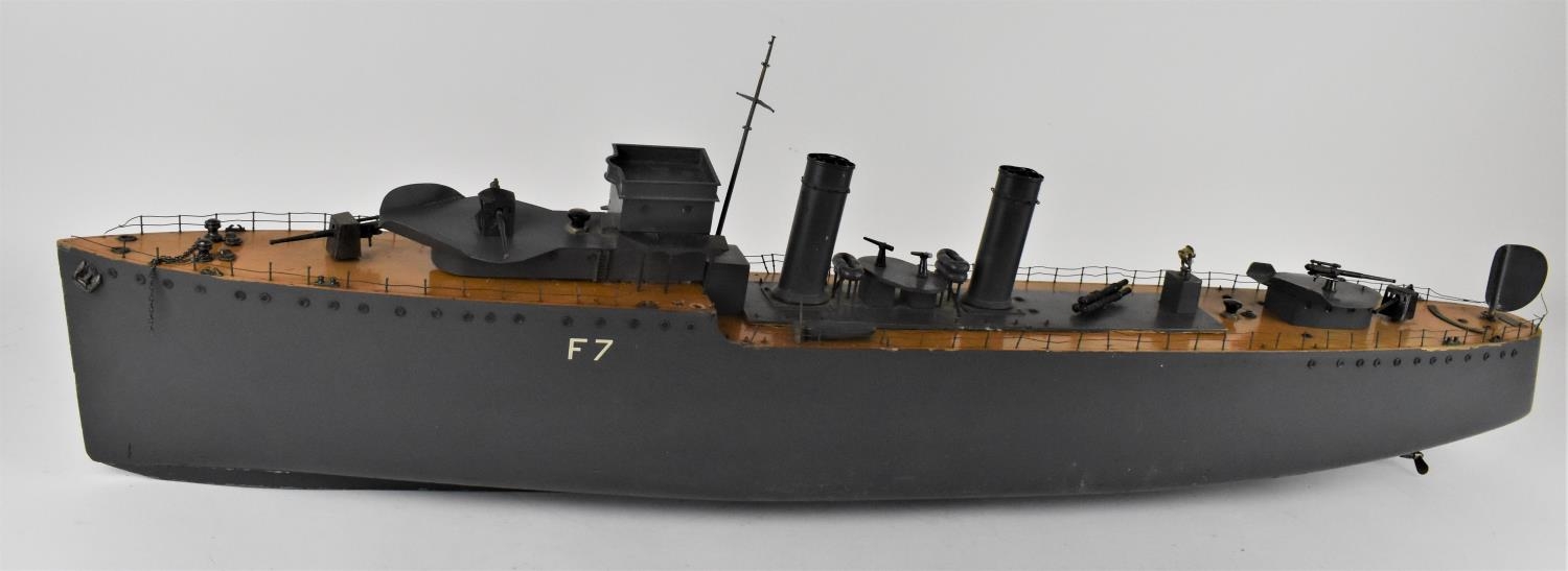 A large scale Bassett-Lowke model of a 1930s F7 class destroyer battleship, battery operated, wooden - Bild 3 aus 8