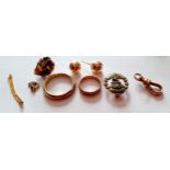 A quantity of gold and yellow metal jewellery (tests as gold) to include a wedding band with