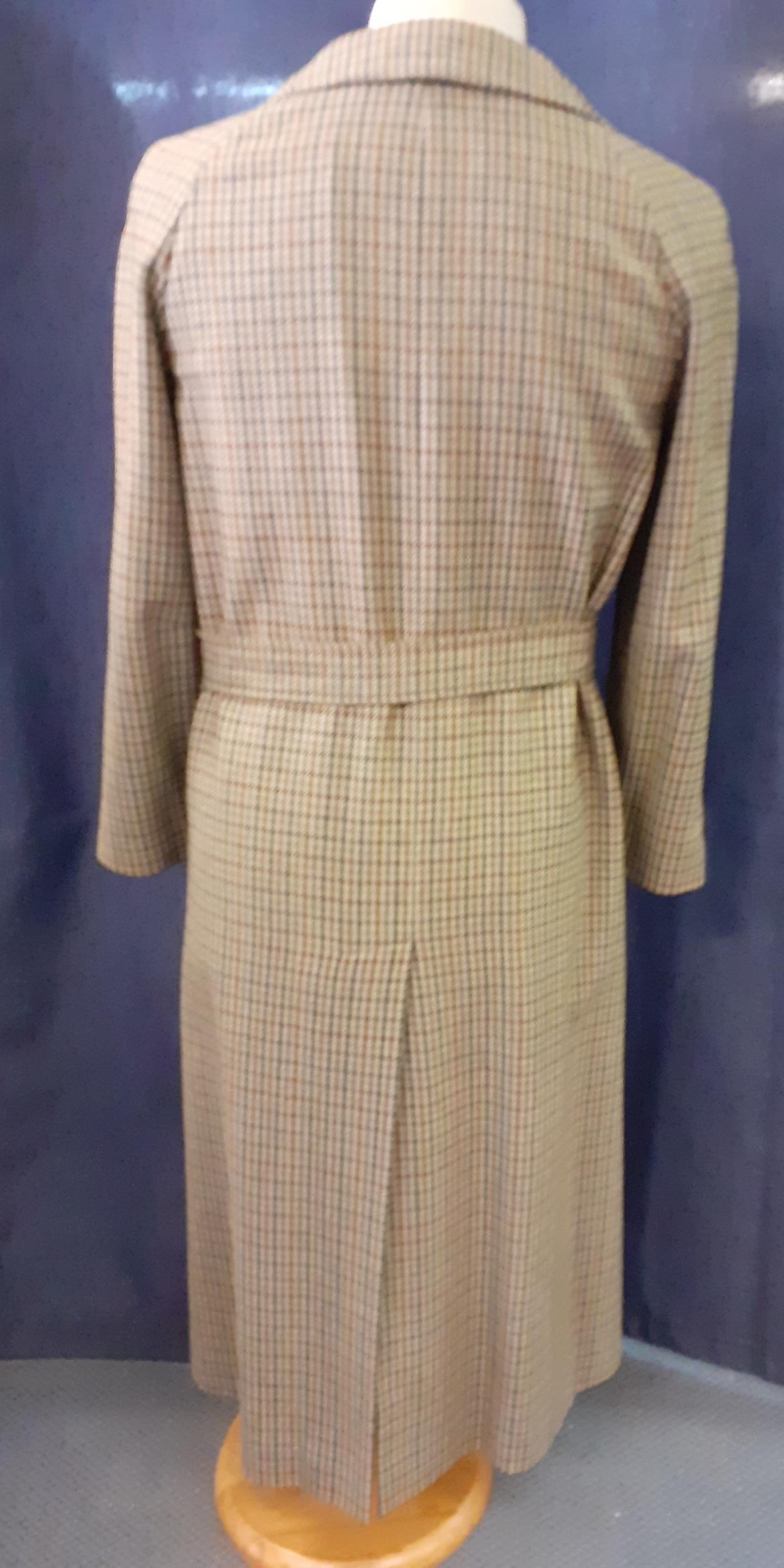 Aquascutum- A 1970's woollen coat in iconic tweed, 38" chest x 47" long, with 2 front pockets and - Image 3 of 9