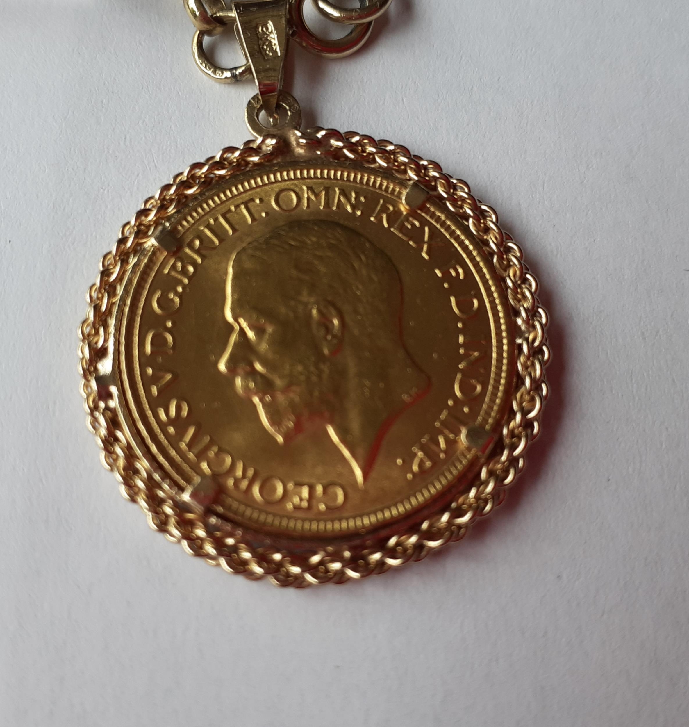 A 1931 George V South African gold sovereign in a mount on a 9ct gold open link chain, 20.78g - Image 3 of 4