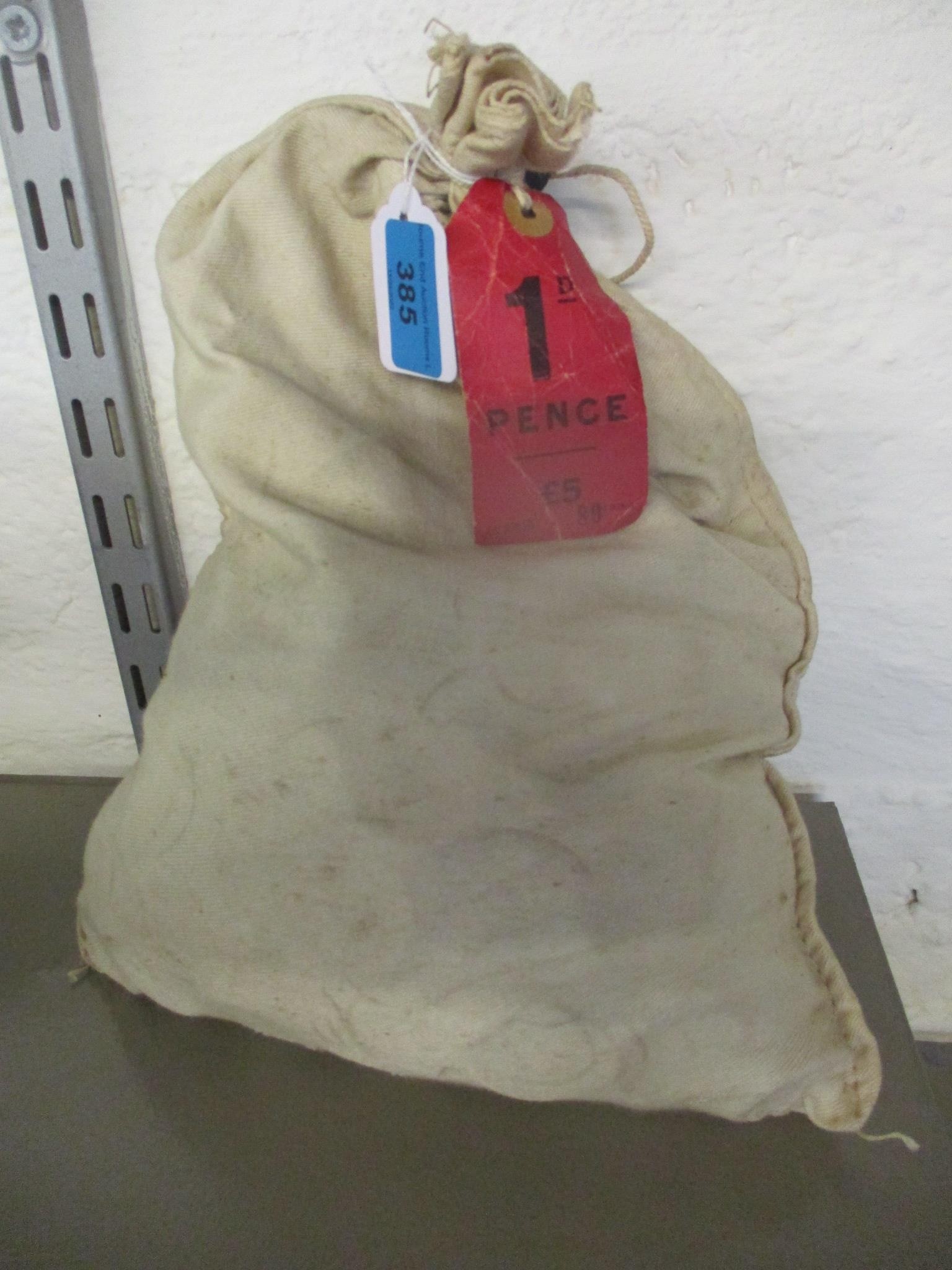 A GB mint sealed bank bag of pre decimal pennies, £5, face, dated 24 June 68 Location: