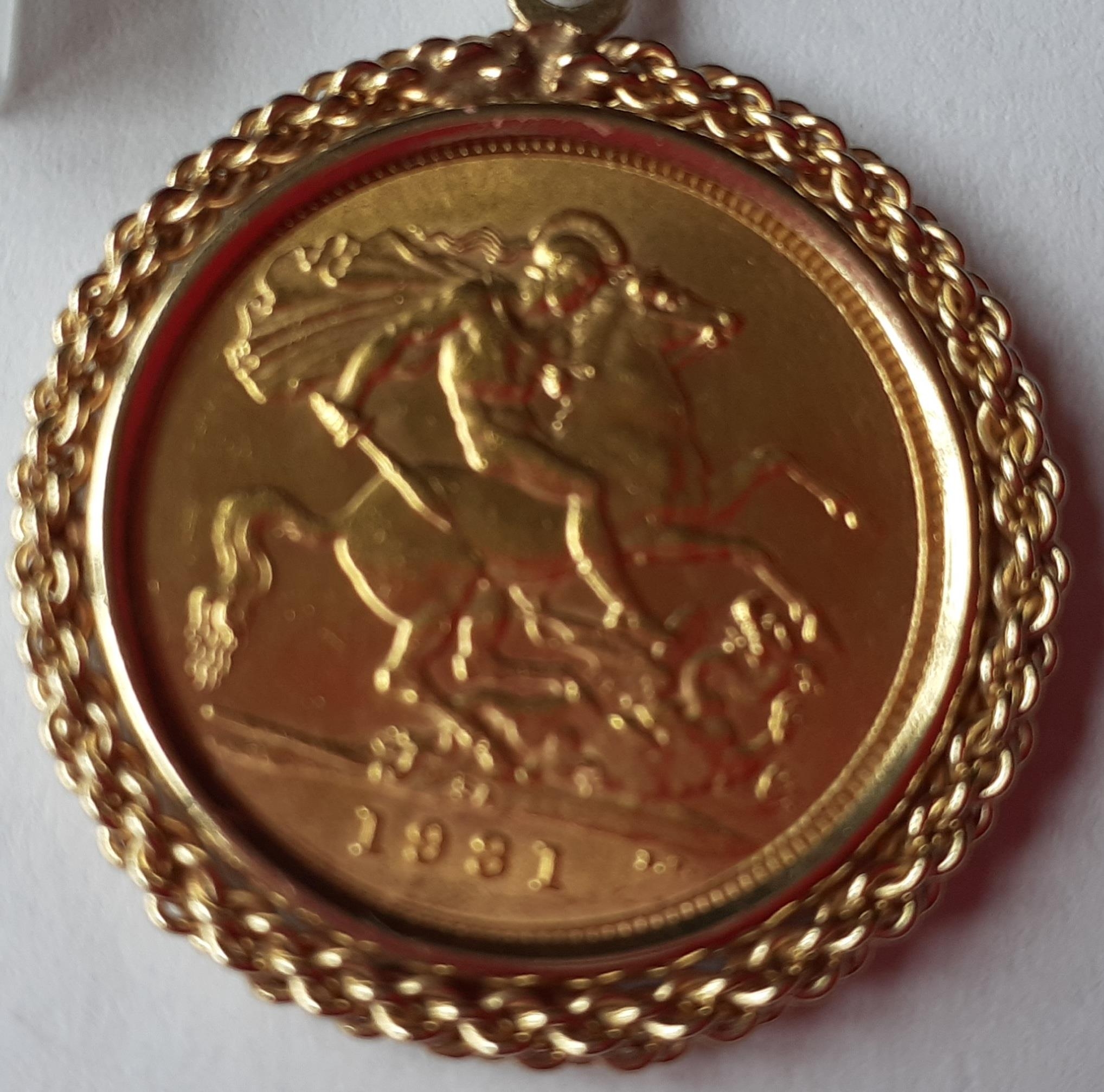 A 1931 George V South African gold sovereign in a mount on a 9ct gold open link chain, 20.78g - Image 2 of 4