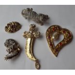 Eight late 20th century oversized and contemporary gold tone fashion brooches to include an