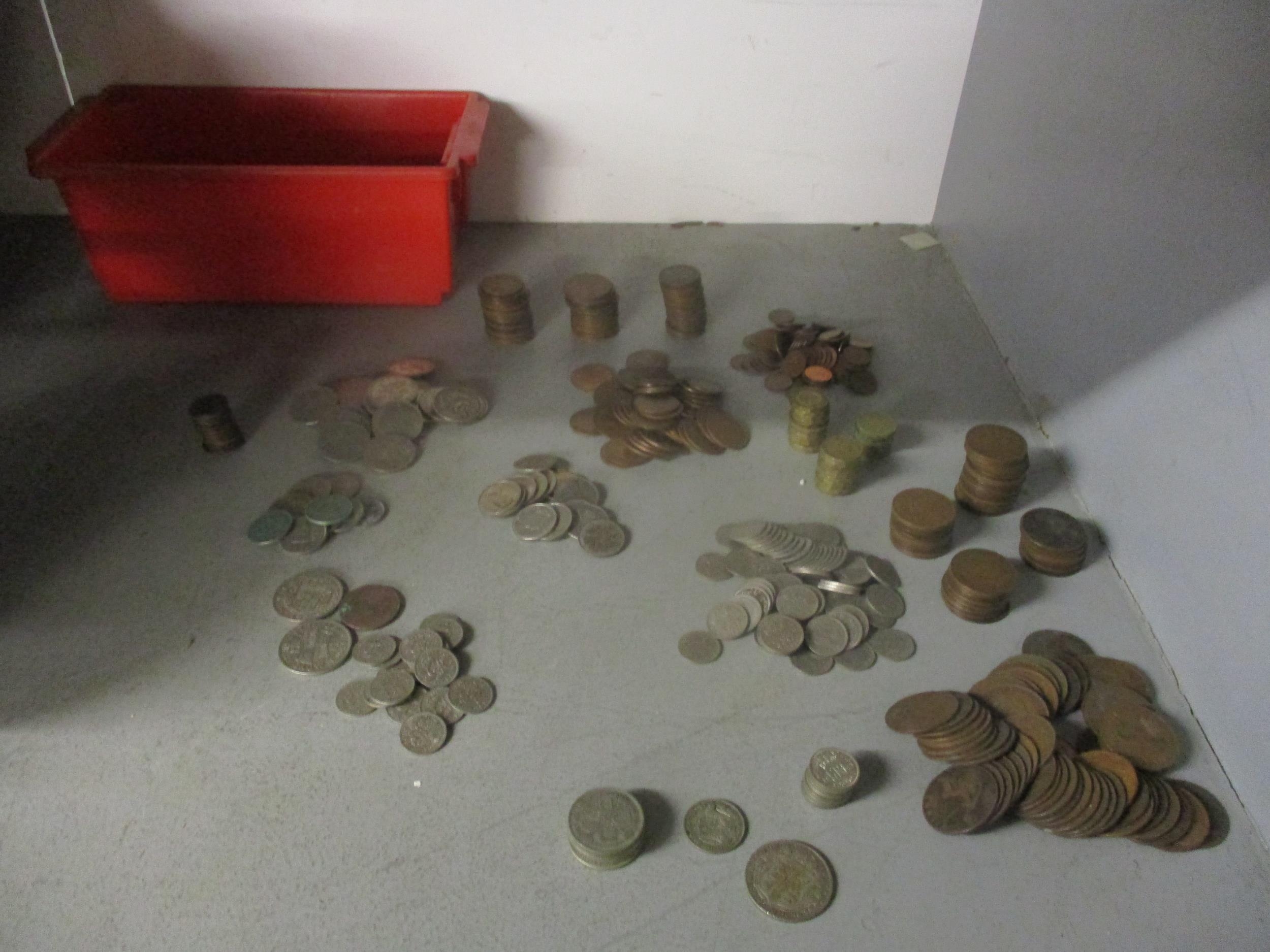 Mixed British coinage, mainly pre 1960s to include brass thrupenny bits, pennies, florins, sixpences