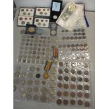 Mixed coins to include Victorian and later silver coinage, mixed bank notes, WWI medals and a 1986