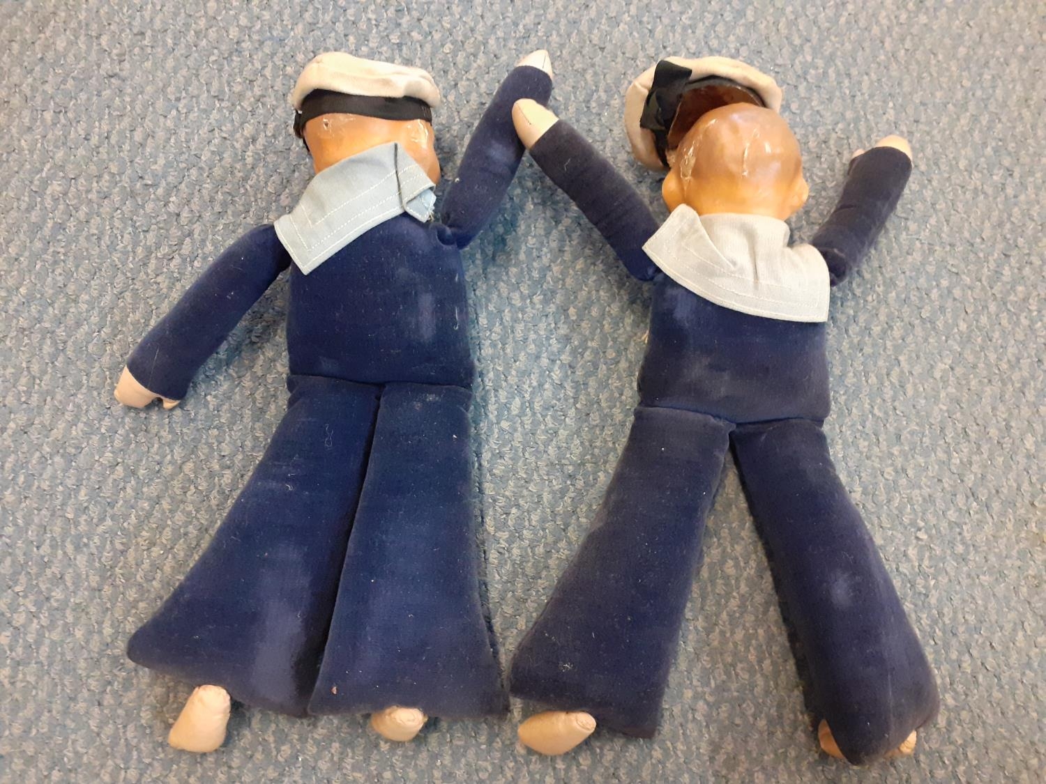 A pair of Norah Welling cloth sailor boy dolls, circa 1960, with Highland Brigade to their hats, - Bild 5 aus 5