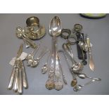 A mixed lot of silver and silver plate to include a set of six Georgian teaspoons and other items