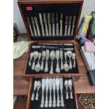 A silver plated canteen of cutlery and flatware, 12 setting, in Queens style pattern