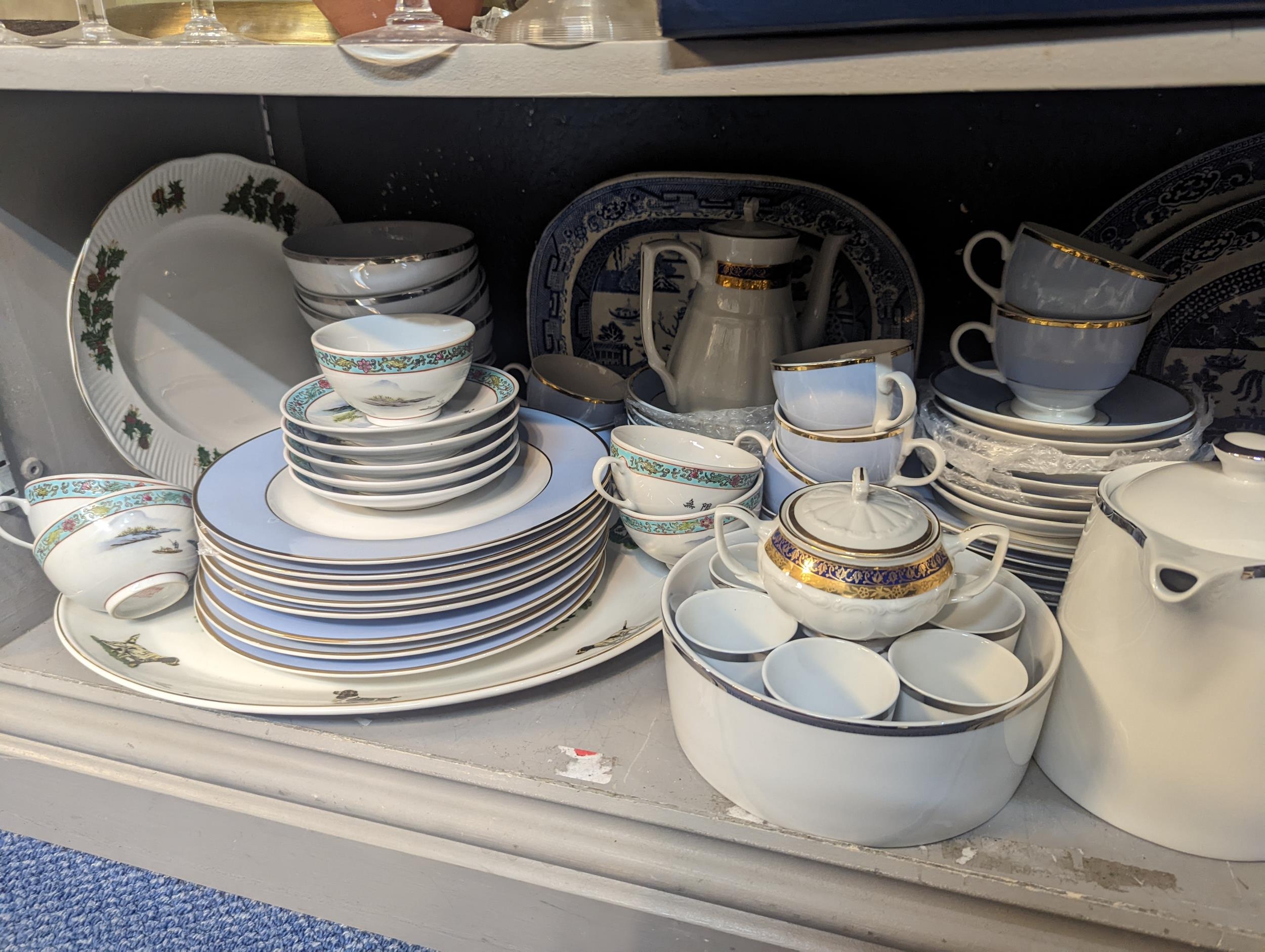 Mixed ceramics to include blue and white mixed plates, Doulton part dinner set and other items - Bild 2 aus 3