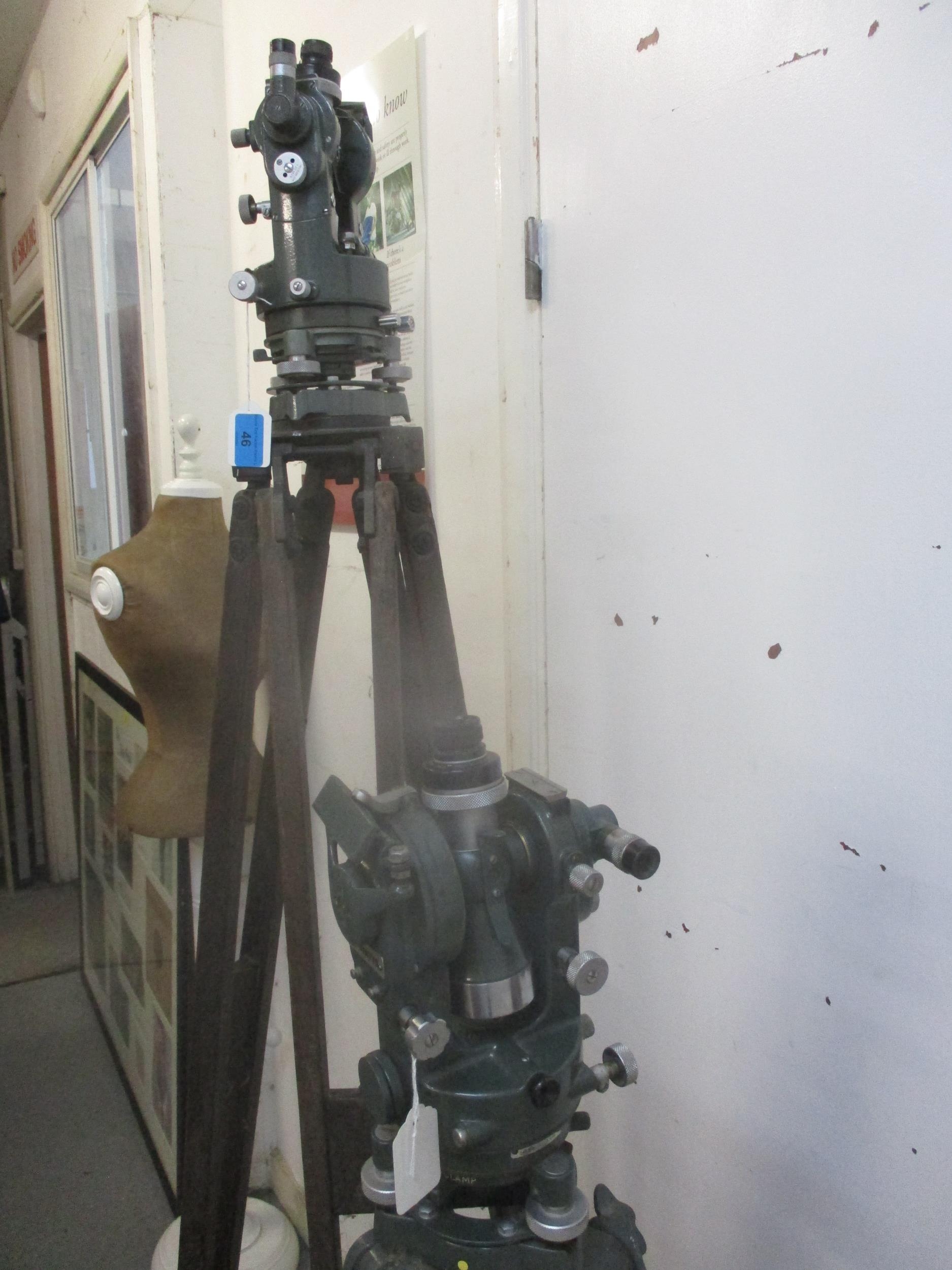 Two Hilger & Watts theodolites cased and with wooden tripod stands - Bild 2 aus 5
