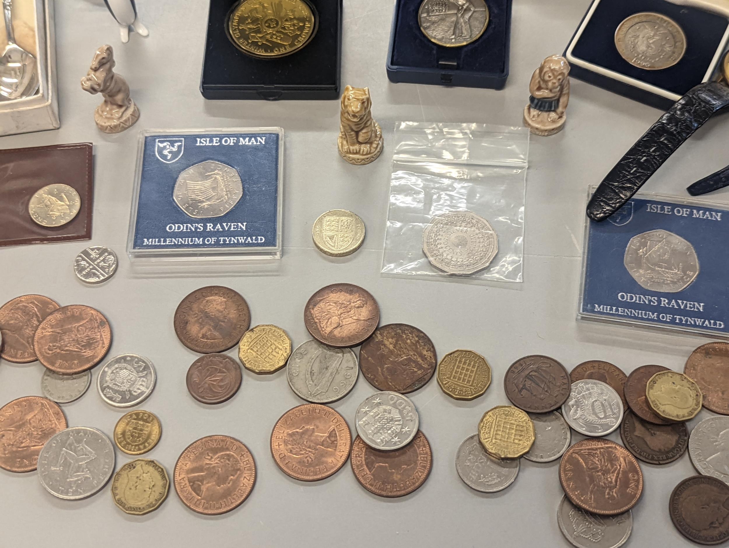 A mixed lot to include British and foreign coinage, commemorative Isle of Man coinage, and others, - Bild 4 aus 9