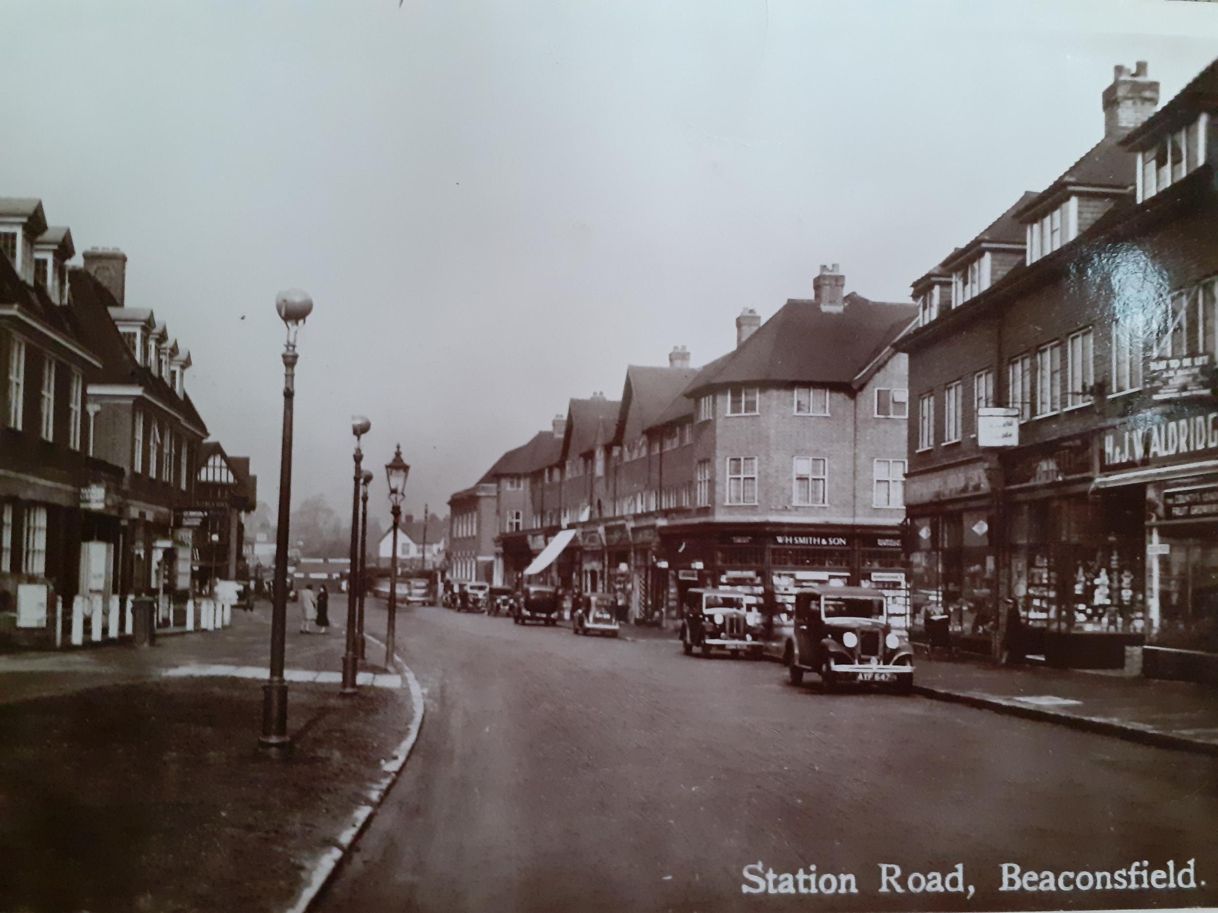 Over 200+ early to late 20th Century postcards, mainly local scenes, to include High Wycombe, Well - Bild 7 aus 10