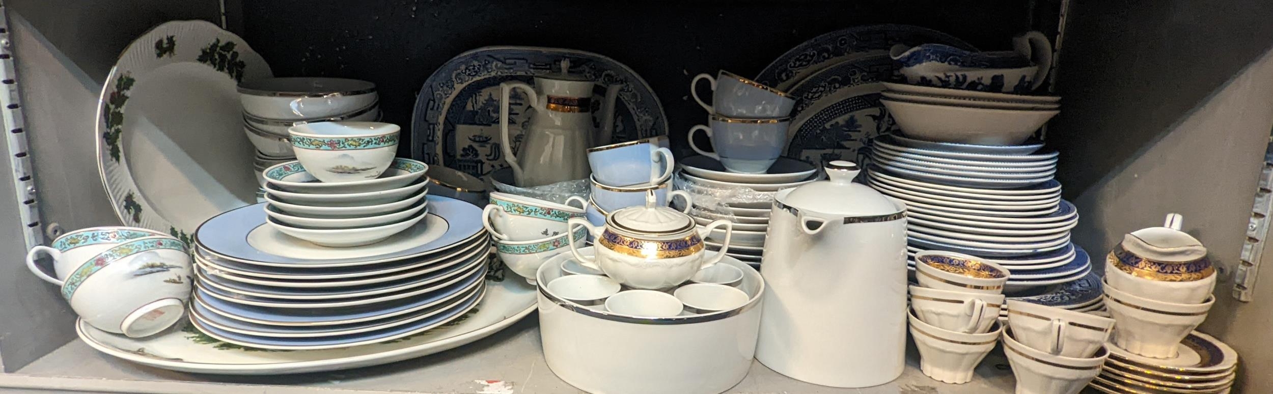 Mixed ceramics to include blue and white mixed plates, Doulton part dinner set and other items