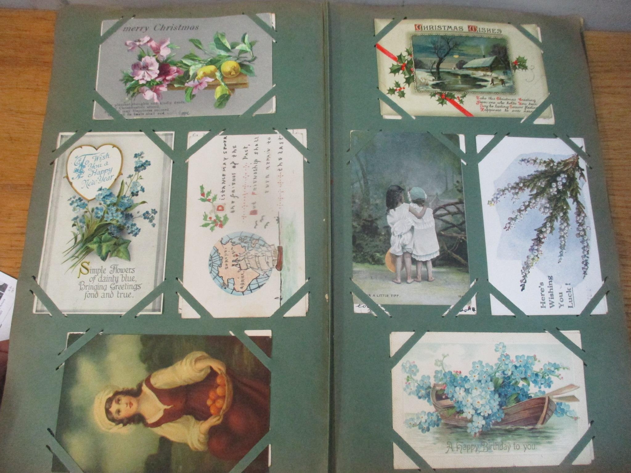 An early 20th century postcard album together with a selection of cigarette cards Location: - Bild 4 aus 4