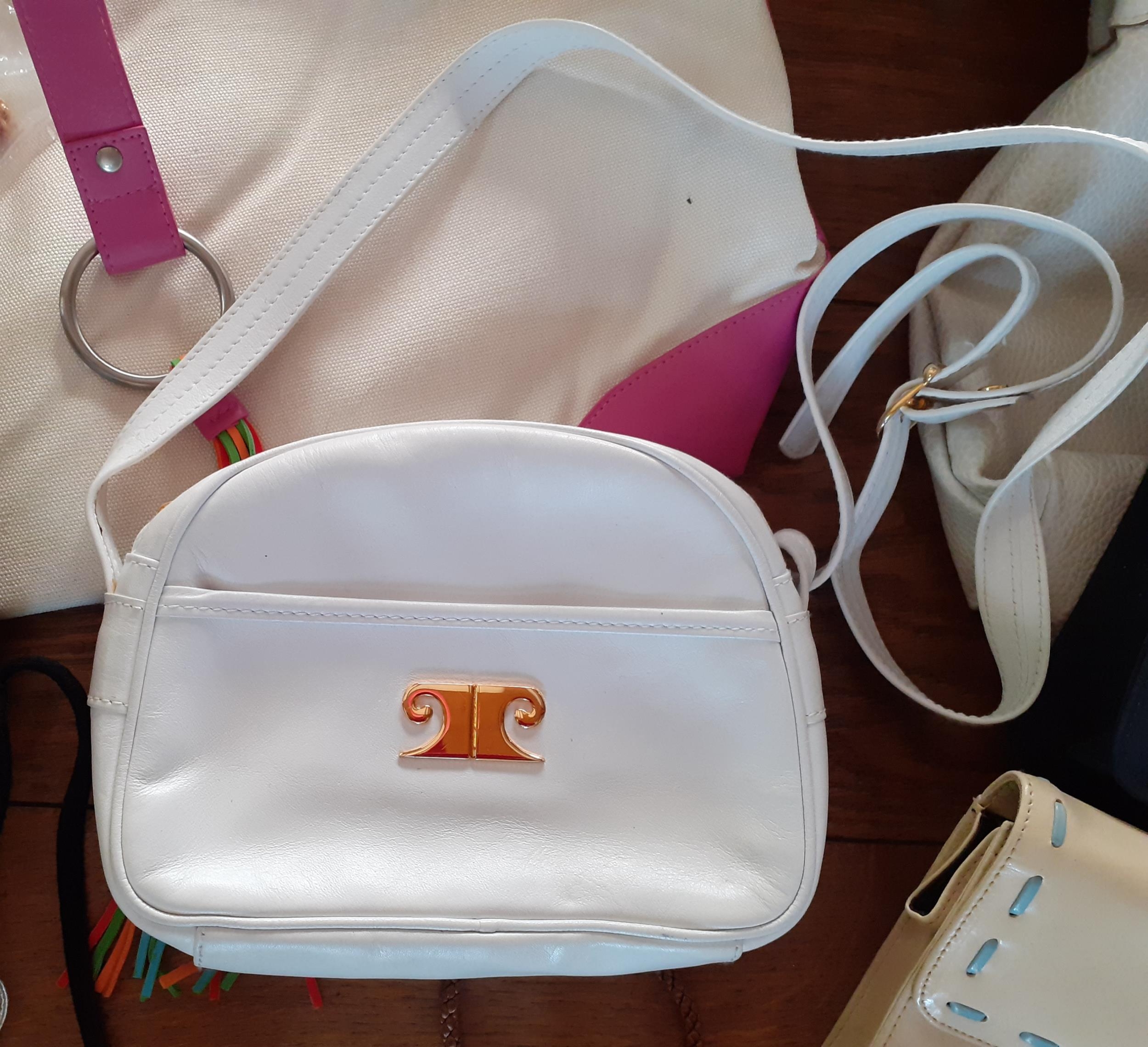 A quantity of late 20th Century bags to include Mondi, Carvela and a 1970's Pierre Cardin white - Bild 3 aus 4