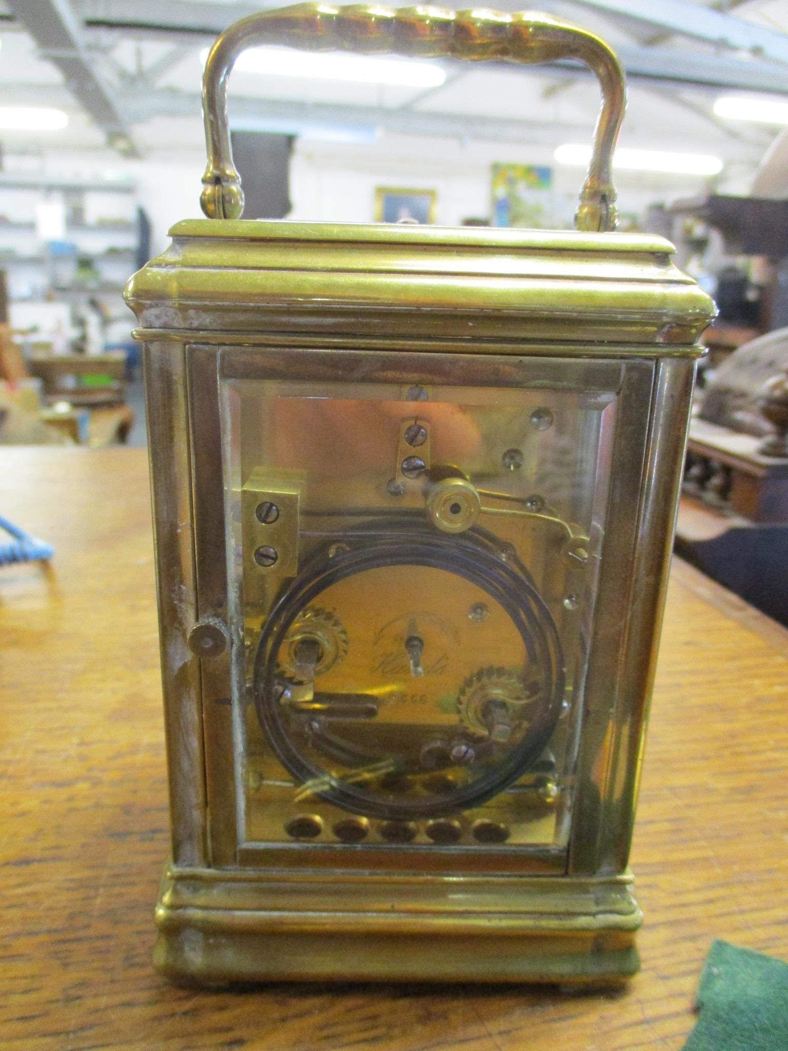 An early 20th century brass cased fire window, repeating carriage clock, with moon hands, white - Bild 3 aus 3