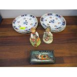 A mixed lot to include a Russian lacquered box, six Delft plates, and two Goebel Hummel figurines