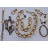 Mixed costume jewellery to include a brushed yellow tone suite comprising a necklace, bracelet and