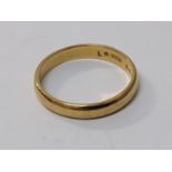 A 22ct gold wedding ring 4.4g Location: