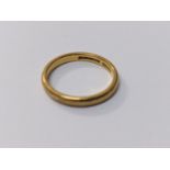 A 22ct gold wedding ring 4.4g Location: