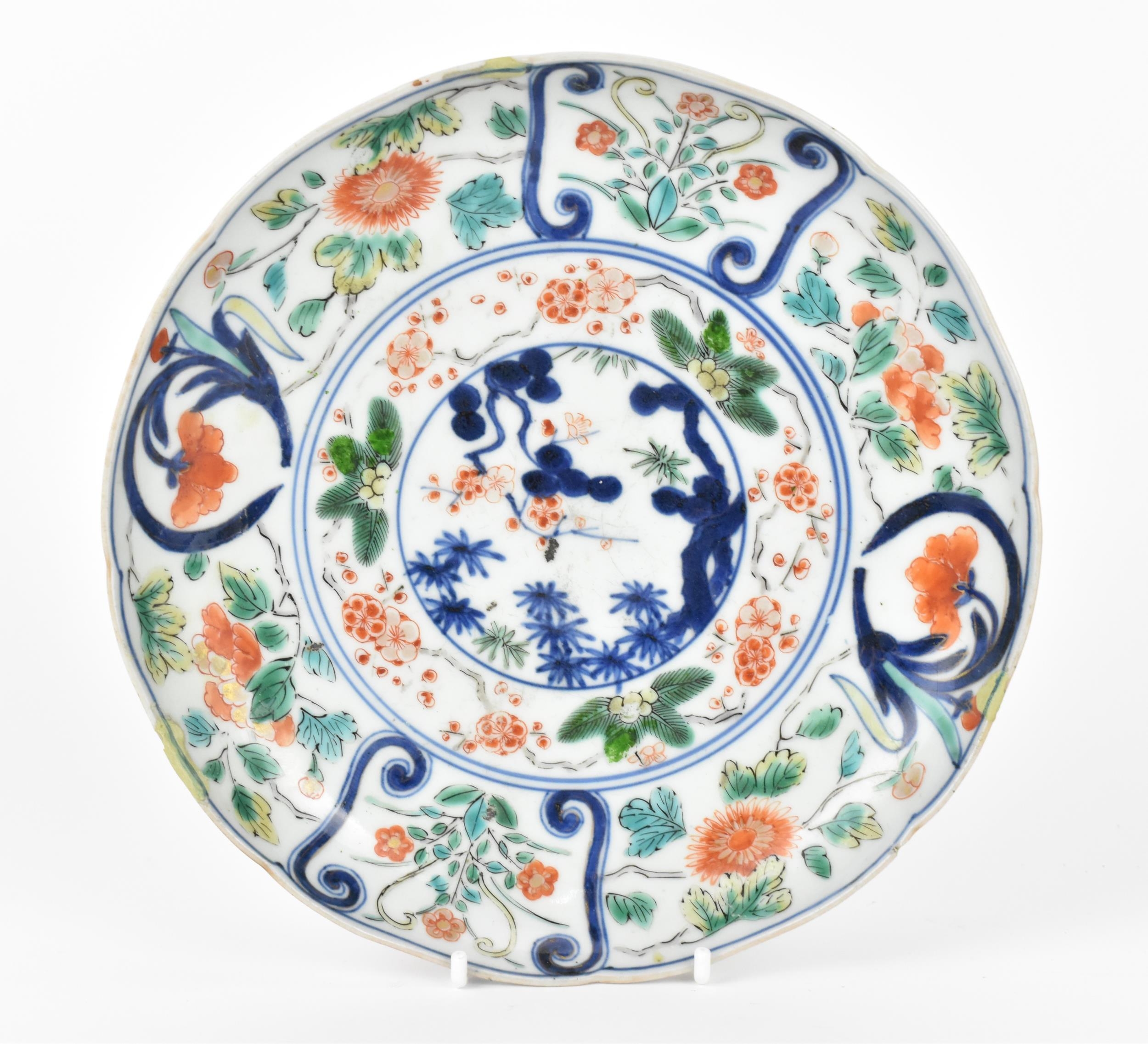 A Chinese Qing dynasty Famille Verte porcelain dish, 18th century, of circular lobbed form with